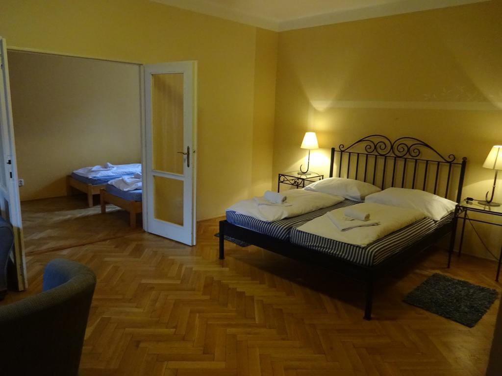 科塞斯基森克酒店 多玛泽里塞 客房 照片